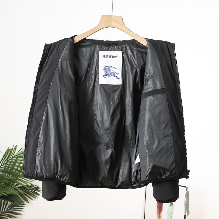 【話題商品！】バーバリー 激安偽物 取り外し青い戦馬刺繍柄肩皮マークはスタンドカラーのダウンジャケット