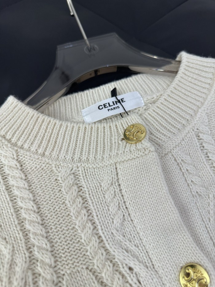 ★超人気 セリーヌ 激安通販 金ボタンカーディガン重工業編み万針刺繍ロゴディテール絞り