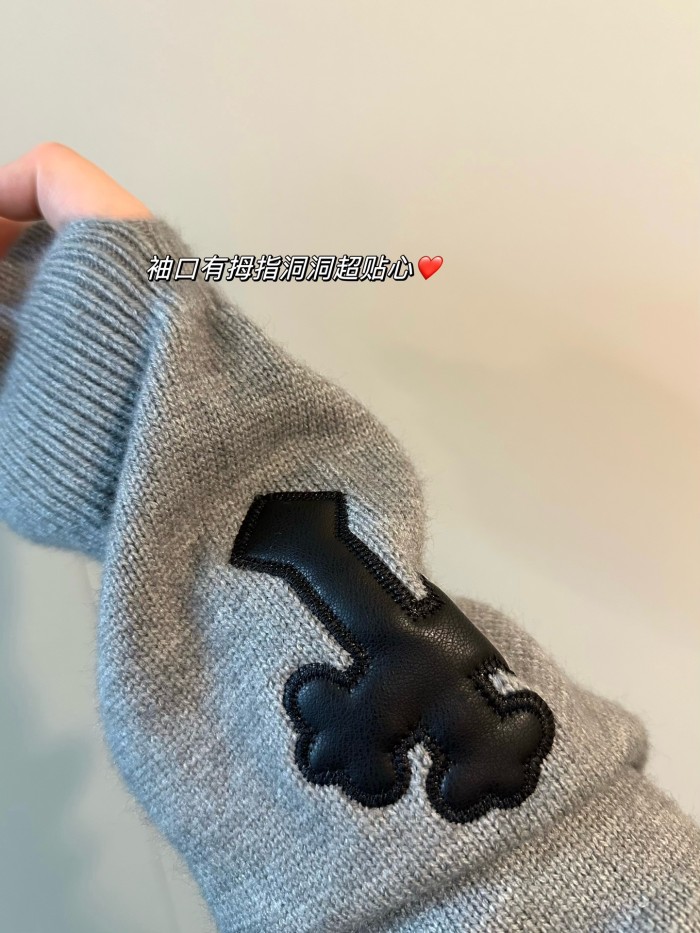 ★超人気 クロムハーツ 激安通販 重工業皮標刺繍高級グレー丸首セーター