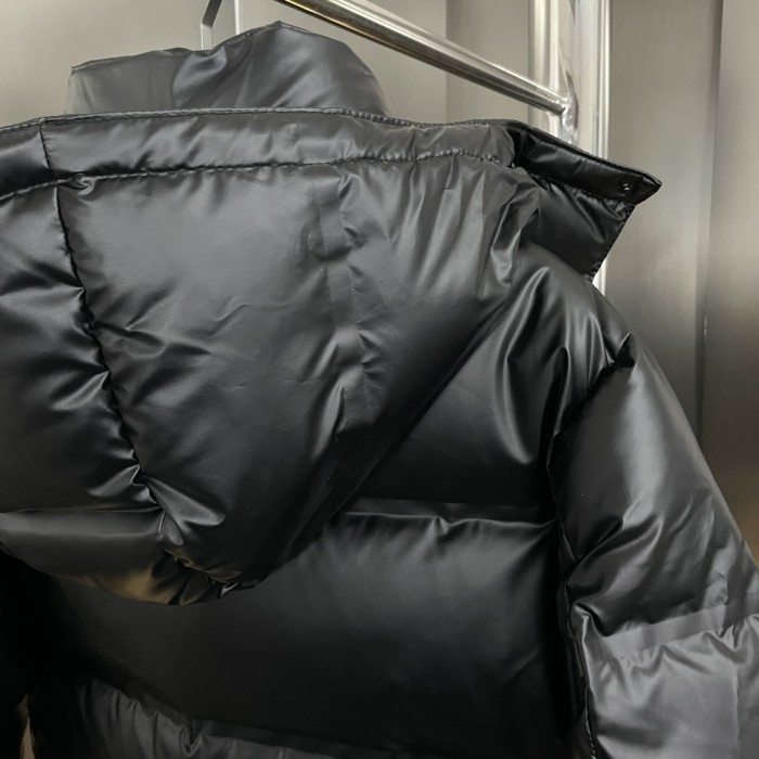 一目惚れ♪ プラダ スーパーコピー 2024新型ビッグポケットトリコロール新型ダウンジャケット