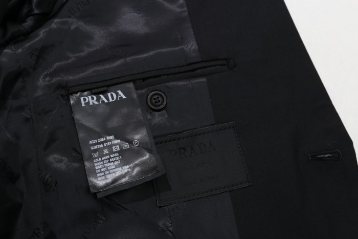 超奇跡の入荷☆ プラダ 激安偽物 男女カップルお揃いの洋服