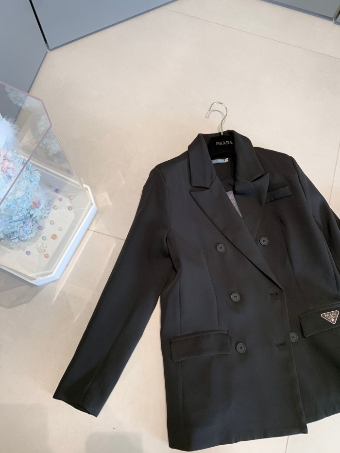 【限定】 プラダ コピー24 Ssクラシック三角標装飾シルエットブレザー