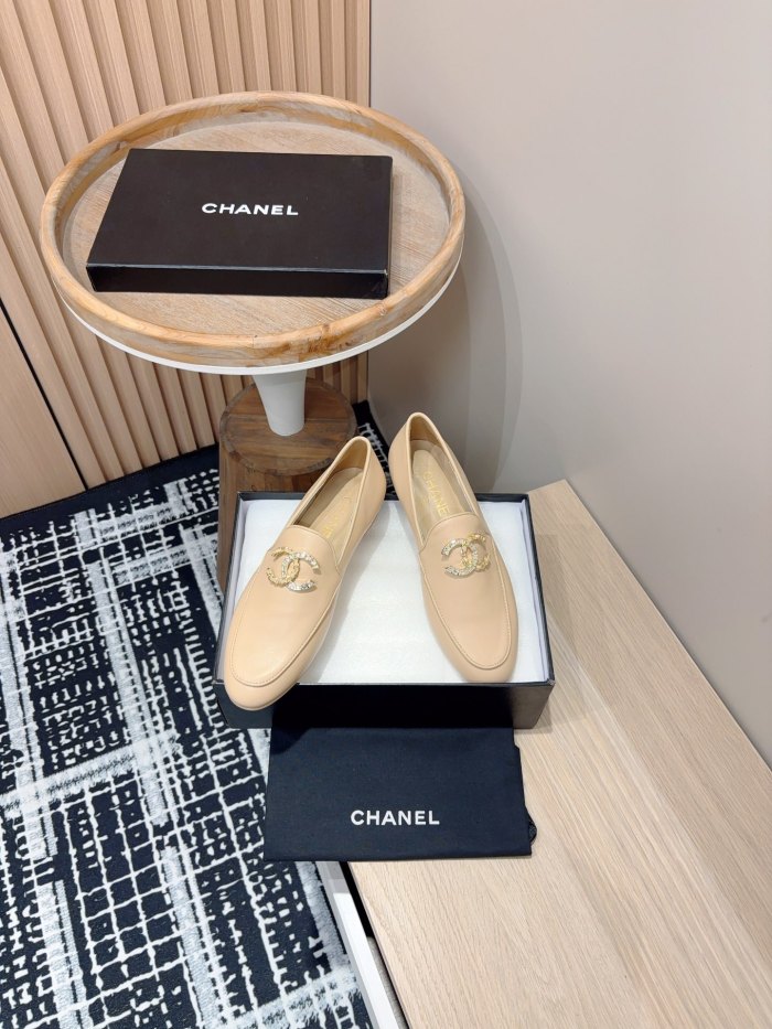 日本未入荷 シャネル 偽物通販 25 Fw春夏Chanelミニ香水ドリル楽福単靴