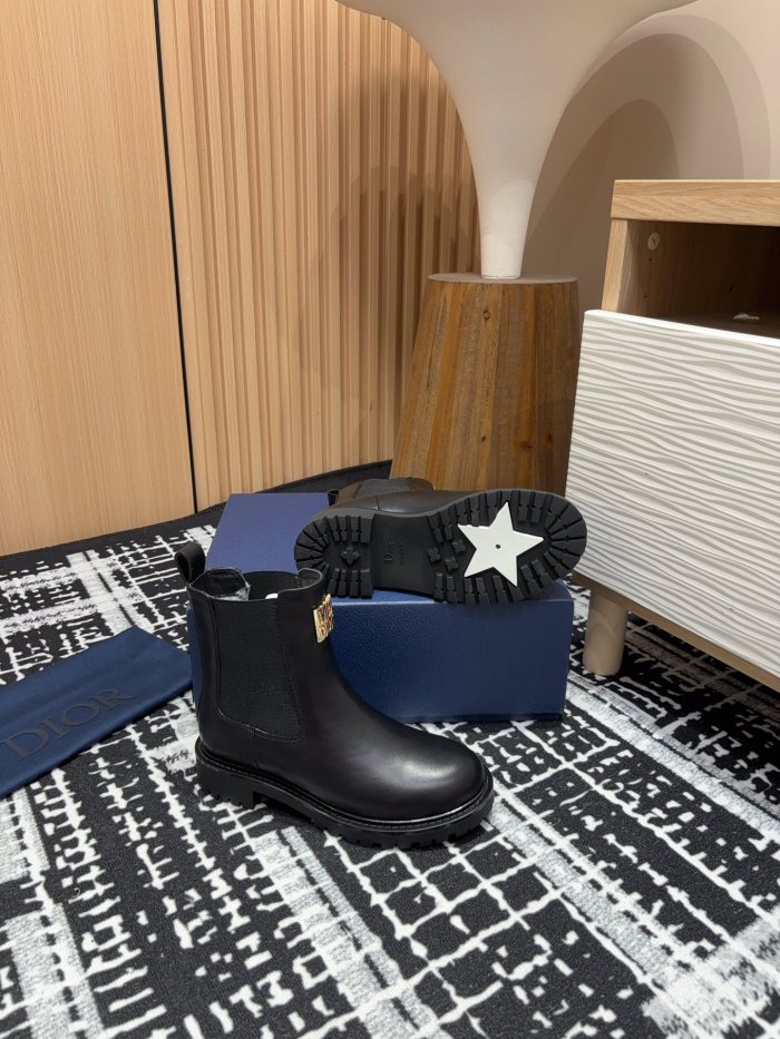 使い勝手良し ディオール コピーおすすめ 24 Ss秋冬Miss Diorマーティンブーツショートブーツ