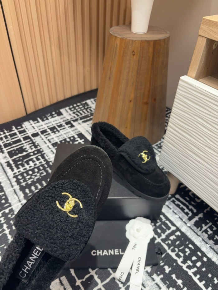 稀少 シャネル コピーおすすめ 24 Ss秋冬Chanel香ちゃんランドセルバックルメリフルシューズ