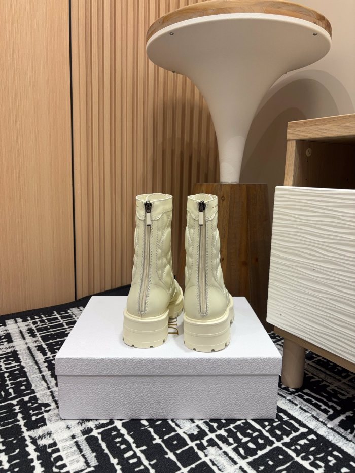 大人気 ディオール コピーおすすめ 24 Ss秋冬Dior 足首ブーツトウチェックマーティンショートブーツ