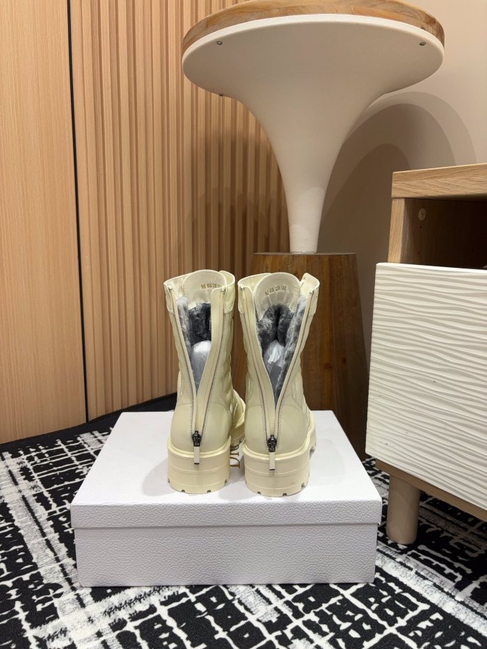 超話題! ディオール スーパーコピー 24 Ss秋冬Dior 足首ブーツトウチェックマーティンショートブーツ