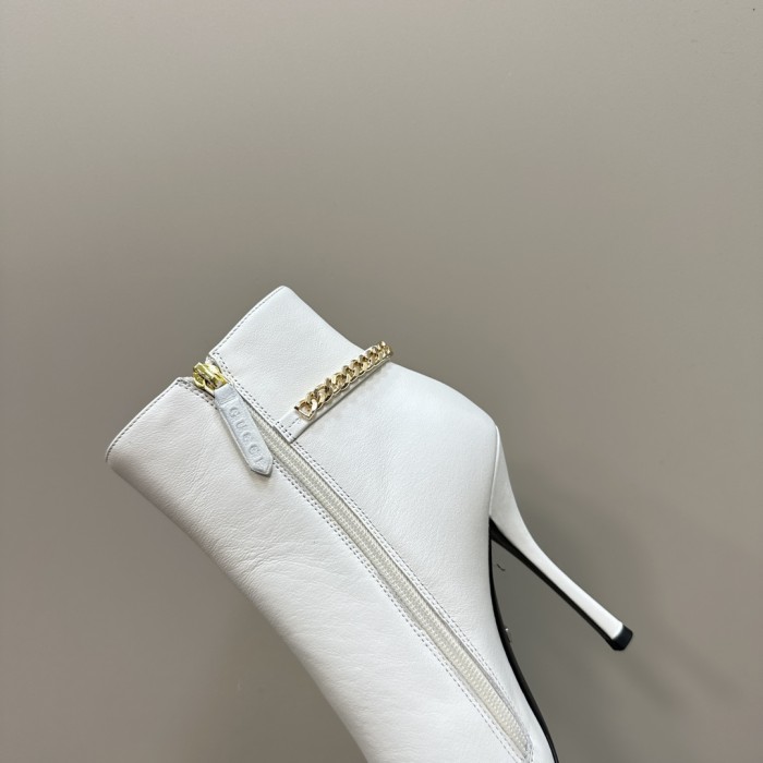 使い勝手良し グッチ 激安通販 Gucci定番爆款秋冬尖頭チェーンハイヒールショートブーツ