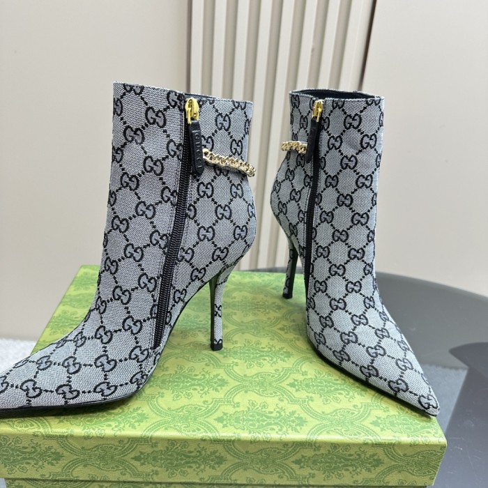 一目惚れ♪ グッチ スーパーコピー Gucci定番爆款秋冬尖頭チェーンハイヒールショートブーツ
