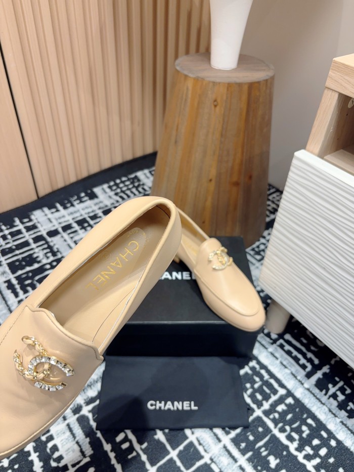 日本未入荷 シャネル 偽物通販 25 Fw春夏Chanelミニ香水ドリル楽福単靴