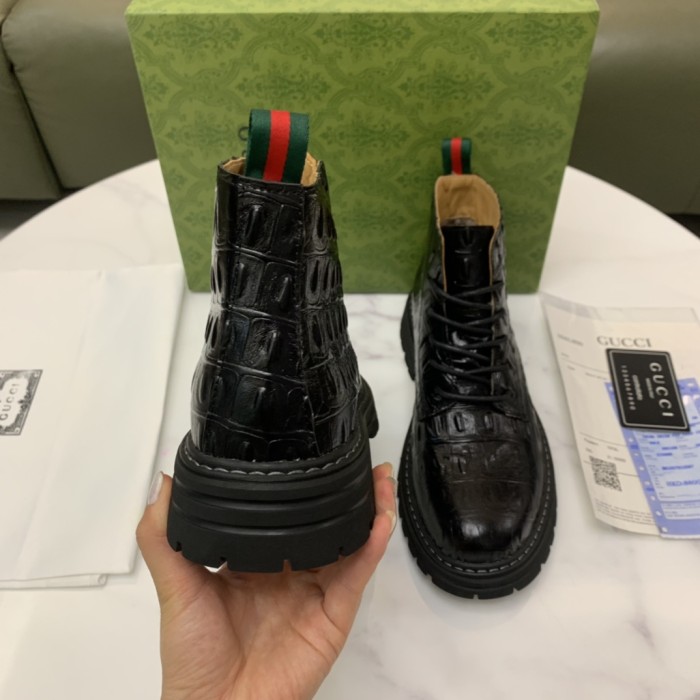 日本未入荷 グッチ コピー のマーチンブーツ