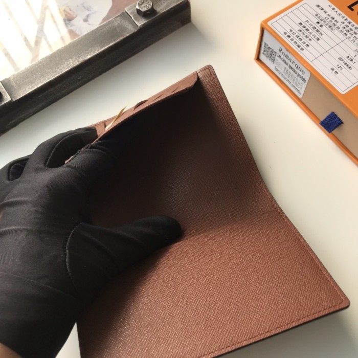 日本未入荷 ルイヴィトン n級品 短財布