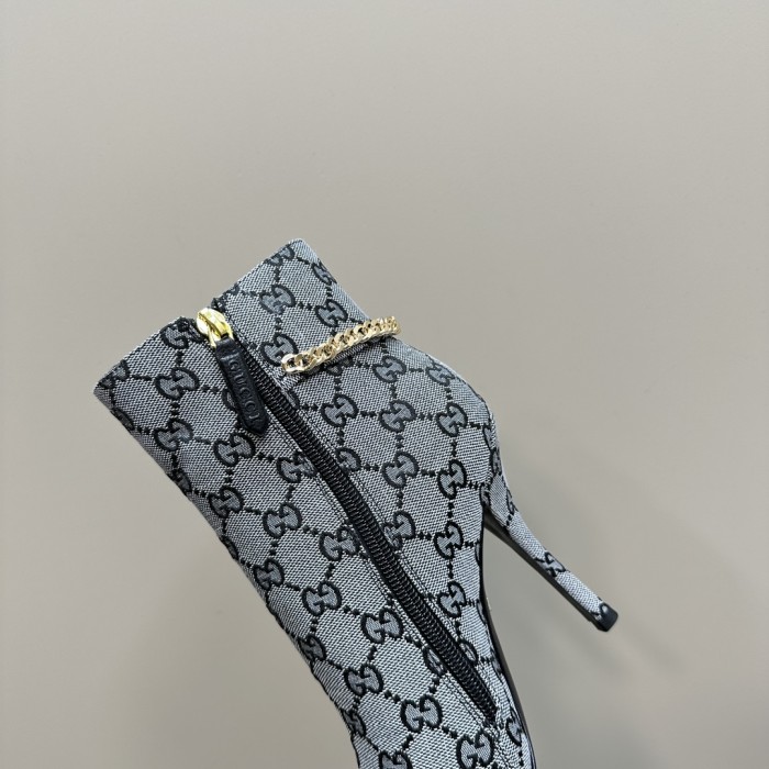 一目惚れ♪ グッチ スーパーコピー Gucci定番爆款秋冬尖頭チェーンハイヒールショートブーツ