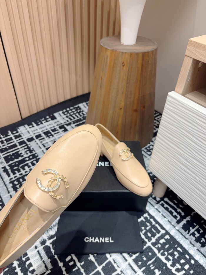 日本未入荷 シャネル 偽物通販 25 Fw春夏Chanelミニ香水ドリル楽福単靴