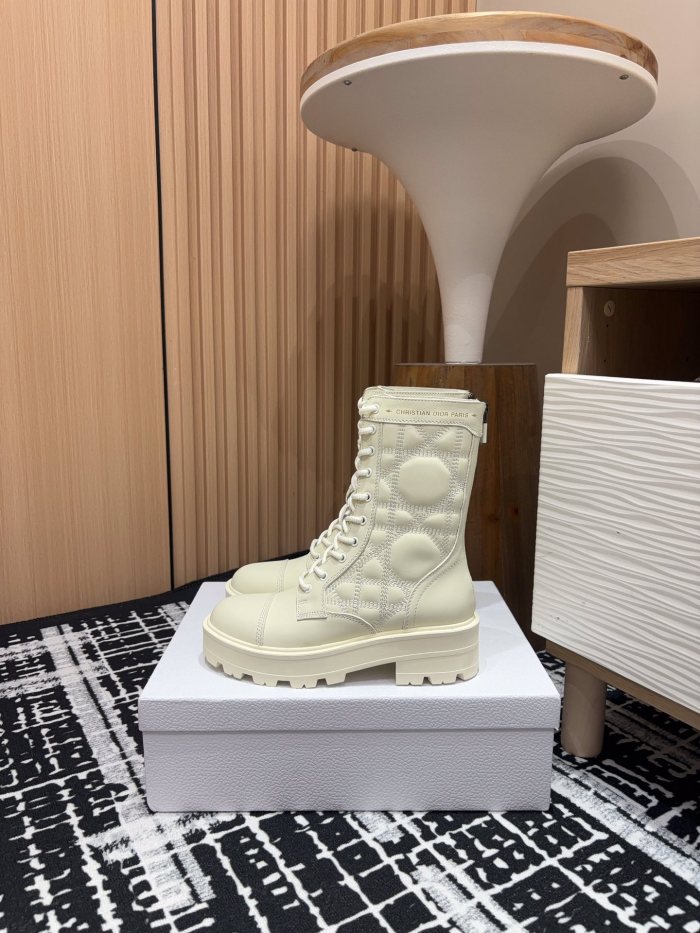 大人気 ディオール コピーおすすめ 24 Ss秋冬Dior 足首ブーツトウチェックマーティンショートブーツ