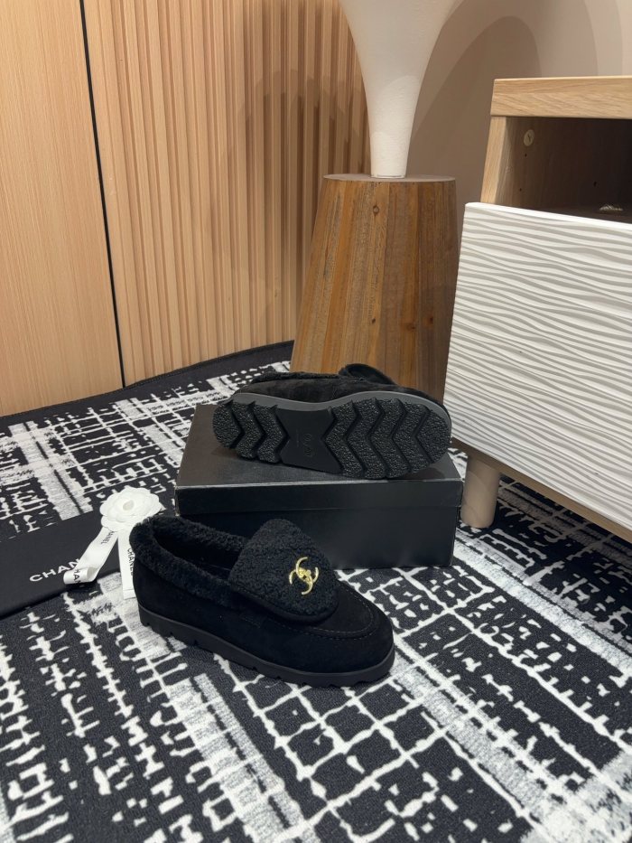 稀少 シャネル コピーおすすめ 24 Ss秋冬Chanel香ちゃんランドセルバックルメリフルシューズ
