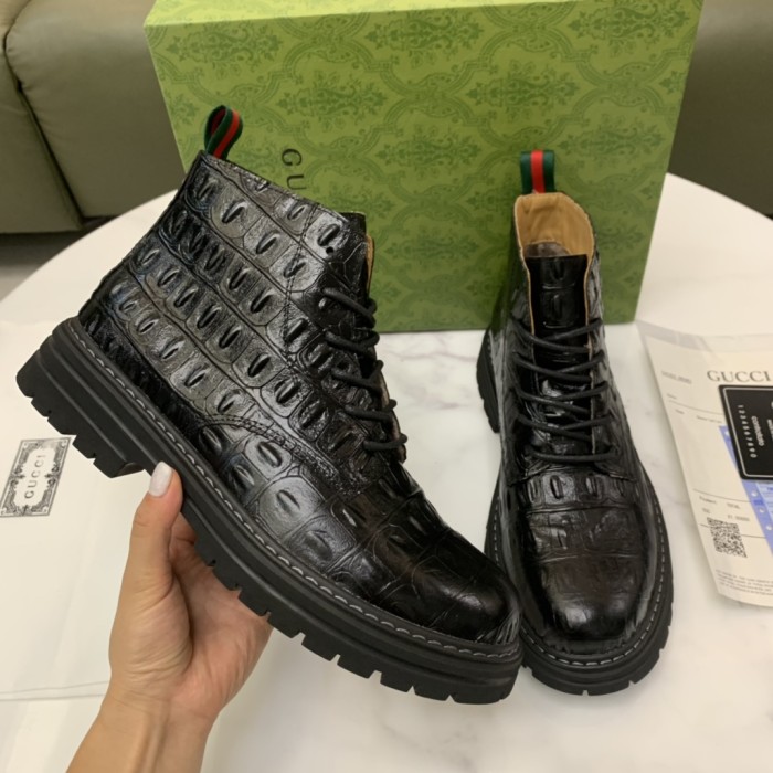 日本未入荷 グッチ コピー のマーチンブーツ