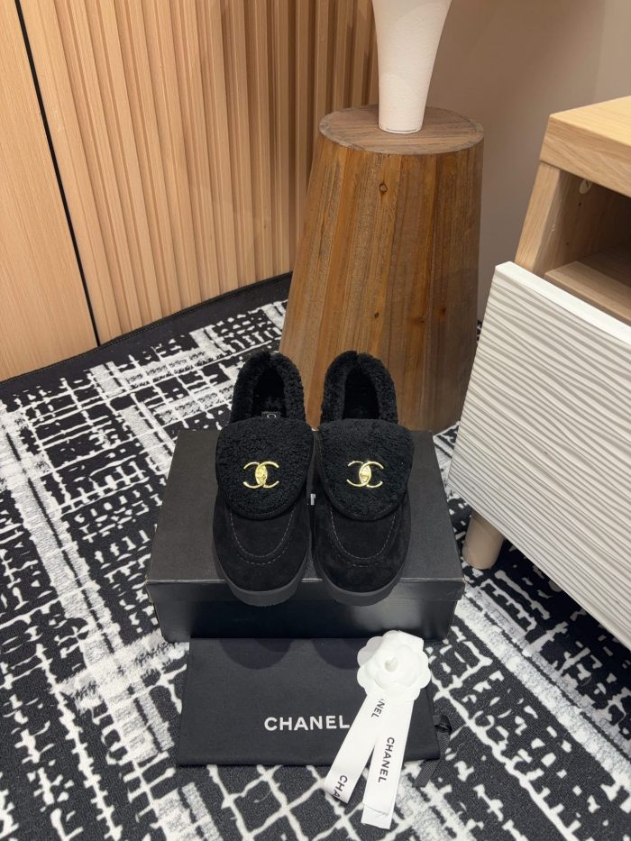 稀少 シャネル コピーおすすめ 24 Ss秋冬Chanel香ちゃんランドセルバックルメリフルシューズ