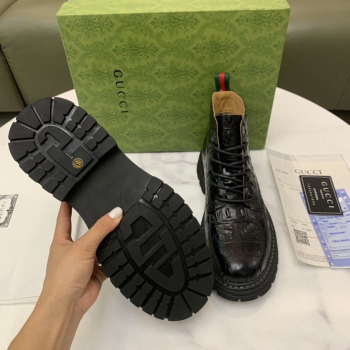 日本未入荷 グッチ コピー のマーチンブーツ