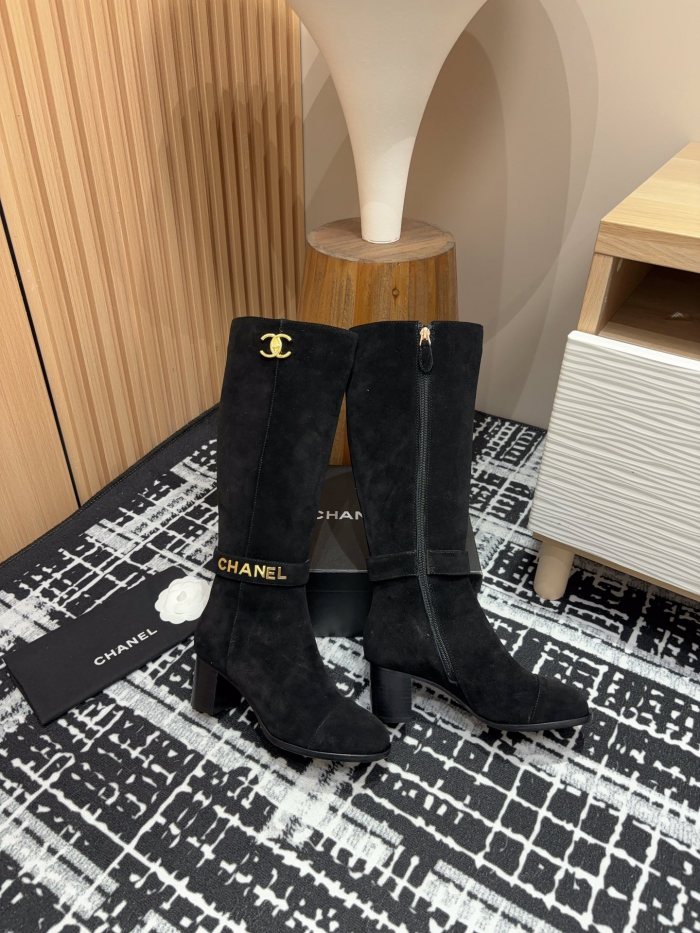 【限定】シャネル 偽物通販 秋冬のメタリックバックルの太ヒールブーツ