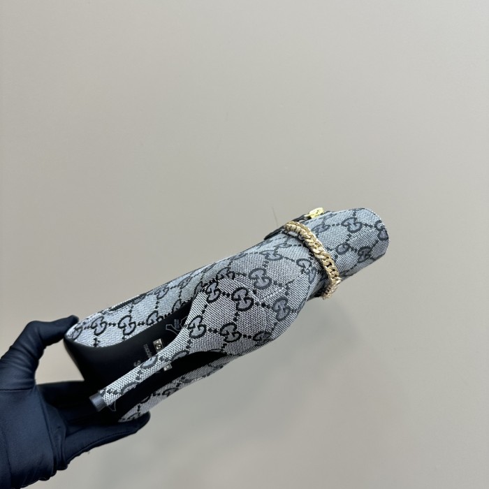 一目惚れ♪ グッチ スーパーコピー Gucci定番爆款秋冬尖頭チェーンハイヒールショートブーツ