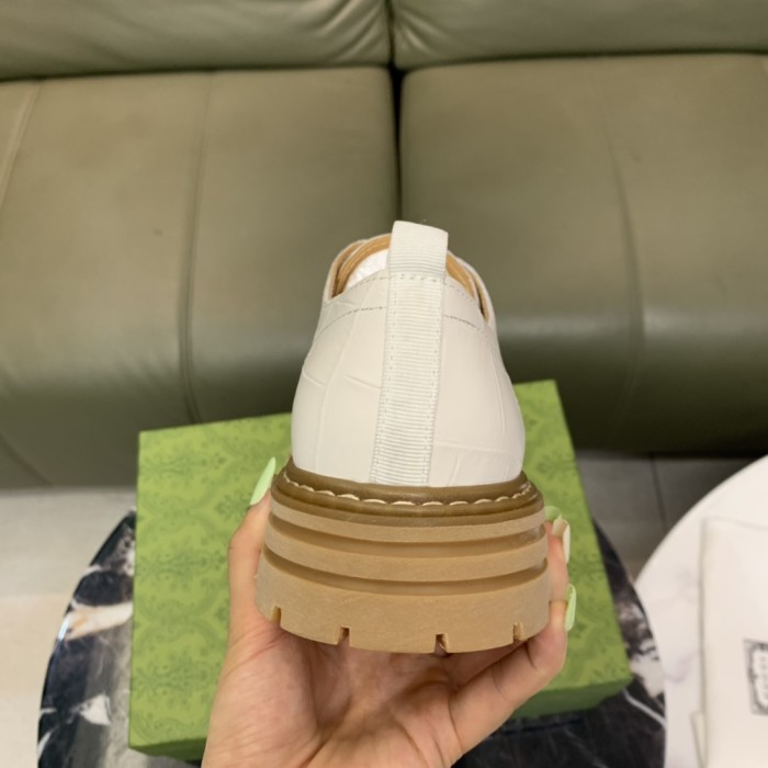 大人気 グッチ 偽物通販 の新品ビジネスブーツの全頭層の牛革押し花の古典的な菱格子模様工芸