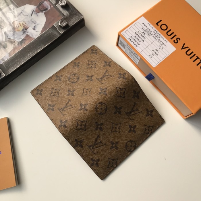 日本未入荷 ルイヴィトン n級品 短財布