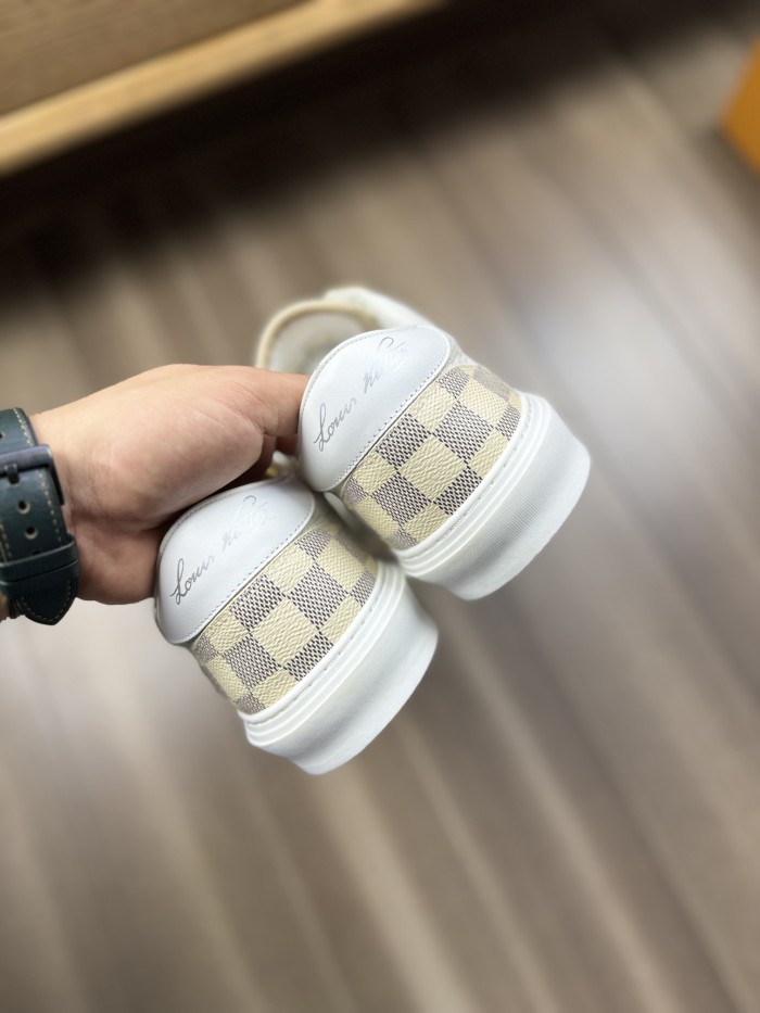 稀少 ルイヴィトン スーパーコピー 転紋牛革圧孔ブランドトーテムカジュアルシューズ