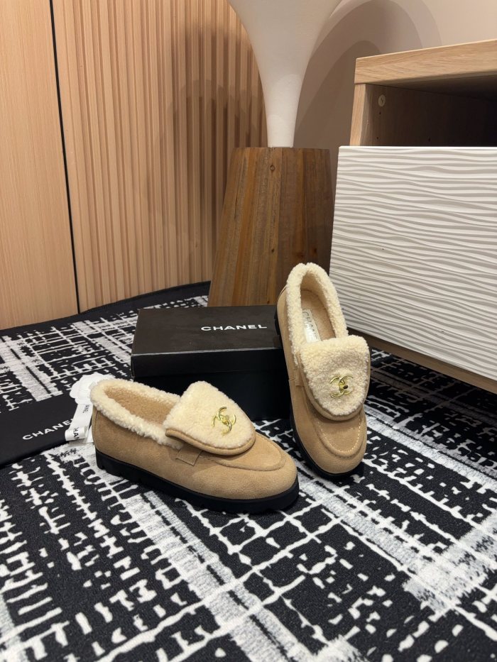 ★超人気 シャネル n級品 24 Ss秋冬Chanel香ちゃんランドセルバックルメリフルシューズ