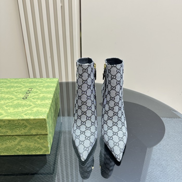 一目惚れ♪ グッチ スーパーコピー Gucci定番爆款秋冬尖頭チェーンハイヒールショートブーツ