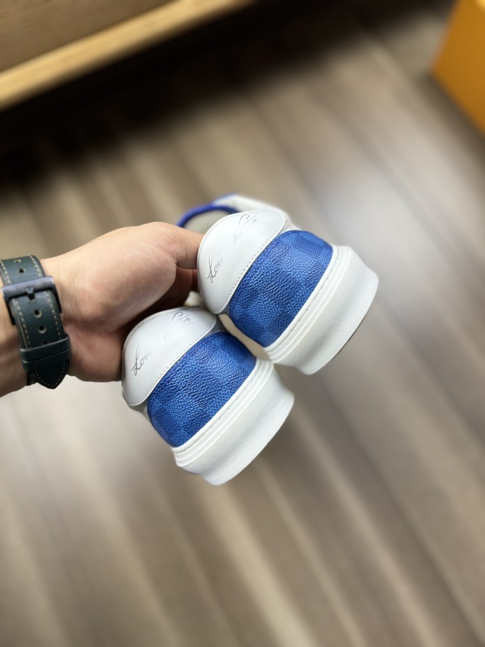 日本未入荷 ルイヴィトン 激安偽物 転紋牛革圧孔ブランドトーテムカジュアルシューズ