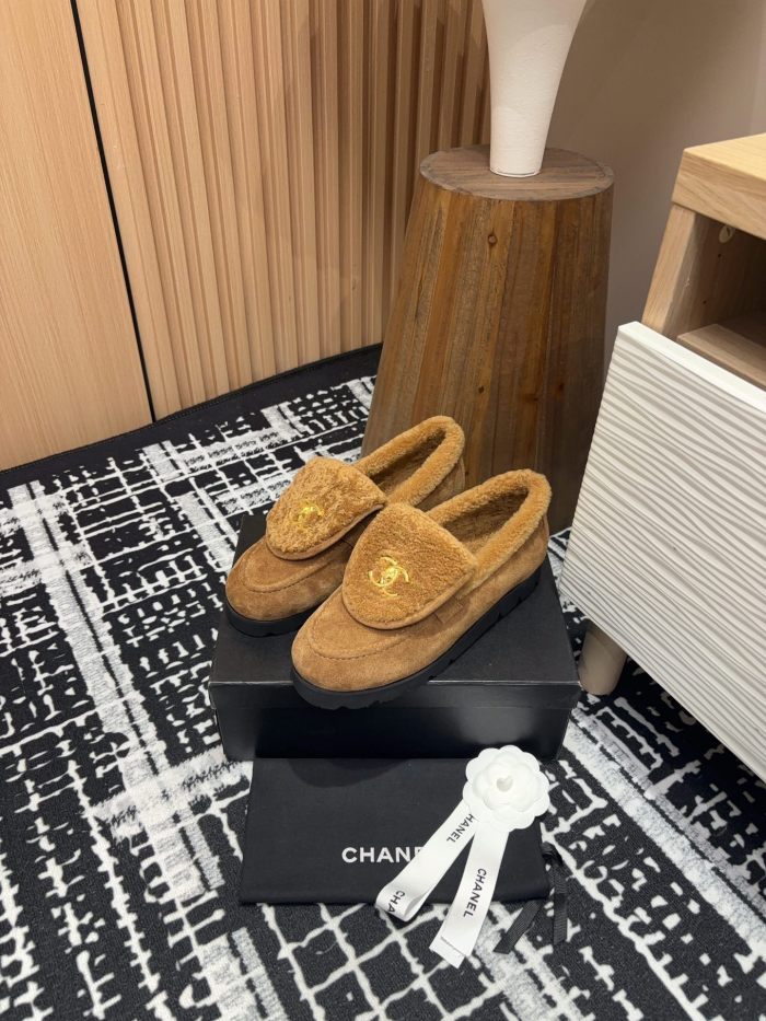 大人気 シャネル 激安偽物 24 Ss秋冬Chanel香ちゃんランドセルバックルメリフルシューズ