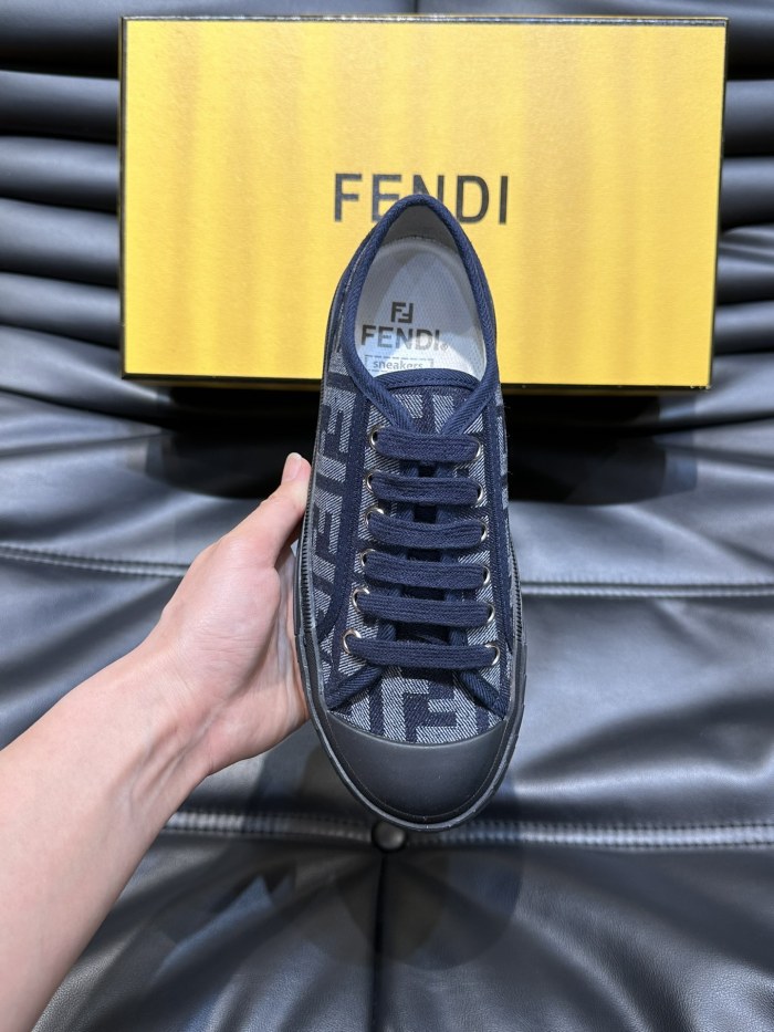 入手困難 フェンディコピーおすすめ カップルモデルのローカットキャンバスシューズ
