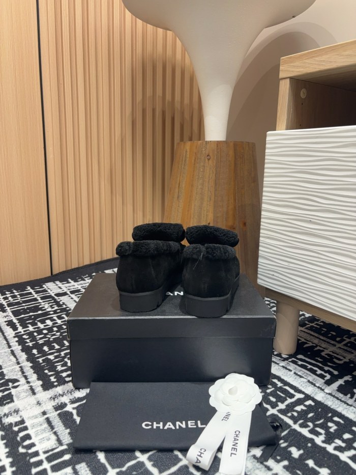 稀少 シャネル コピーおすすめ 24 Ss秋冬Chanel香ちゃんランドセルバックルメリフルシューズ