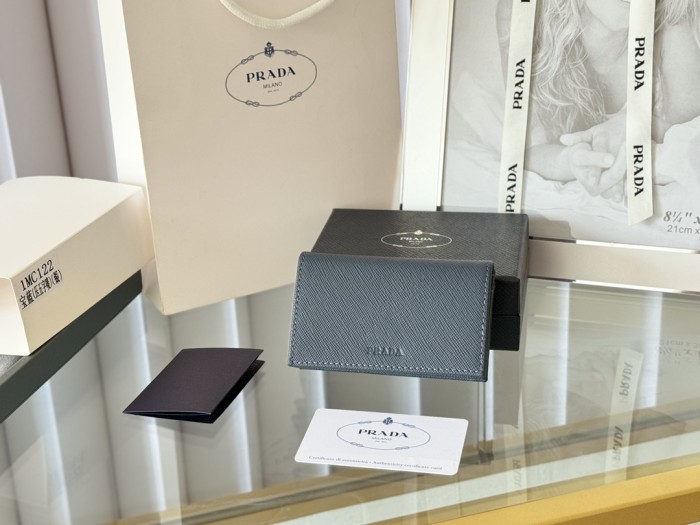 超奇跡の入荷☆ プラダ 激安通販 短財布