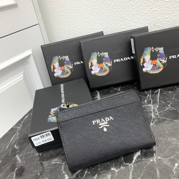 追跡付 プラダ コピーおすすめ 短財布