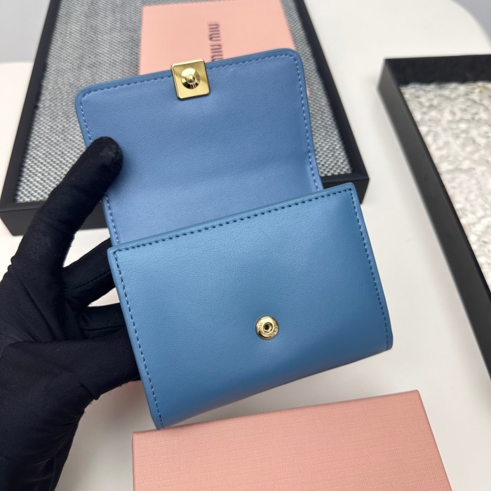 大人気 ミュウミュウ コピーおすすめ 短財布