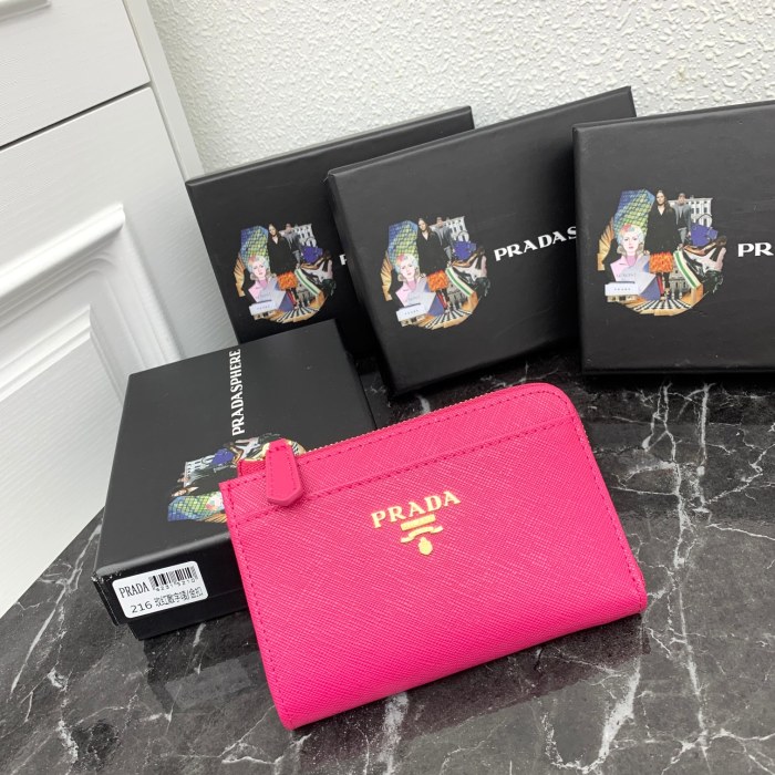 ★超人気 プラダ 偽物通販 短財布