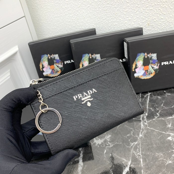 追跡付 プラダ コピーおすすめ 短財布
