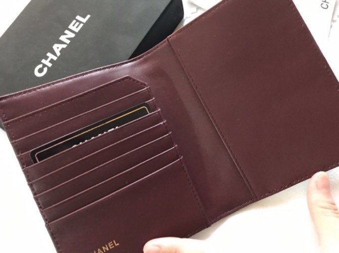 累積売上総額第１位！ シャネル コピーおすすめ モデルキャビア牛革パスポートバッグ