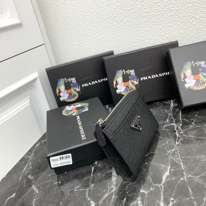 超奇跡の入荷☆ プラダ 偽物通販 短財布