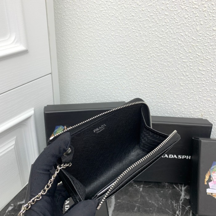 超奇跡の入荷☆ プラダ 偽物通販 短財布