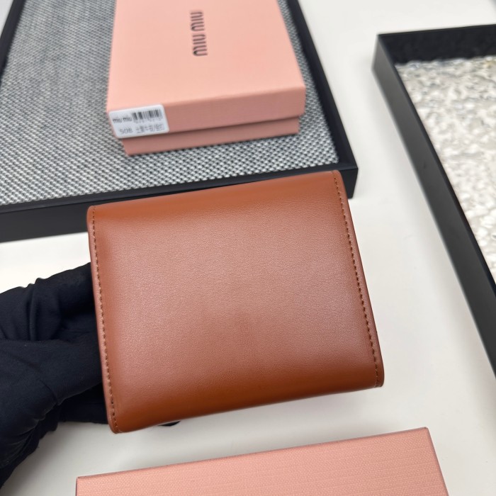 超話題! ミュウミュウ スーパーコピー 短財布
