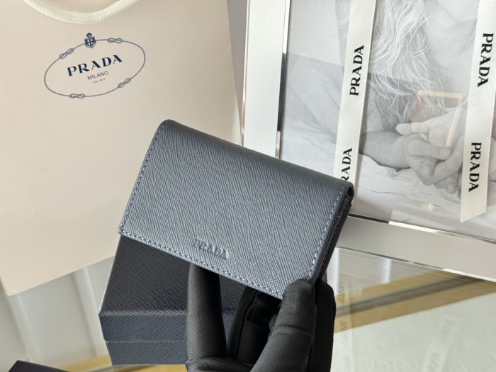超奇跡の入荷☆ プラダ 激安通販 短財布