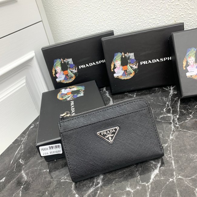 超奇跡の入荷☆ プラダ 偽物通販 短財布