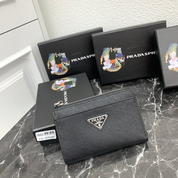 超奇跡の入荷☆ プラダ 偽物通販 短財布