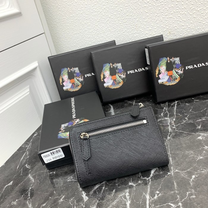 追跡付 プラダ コピーおすすめ 短財布