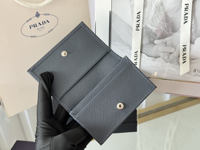 超奇跡の入荷☆ プラダ 激安通販 短財布