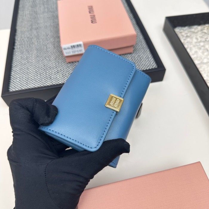 大人気 ミュウミュウ コピーおすすめ 短財布