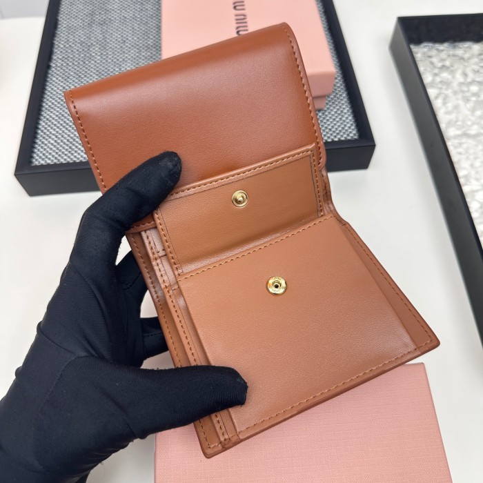 超話題! ミュウミュウ スーパーコピー 短財布
